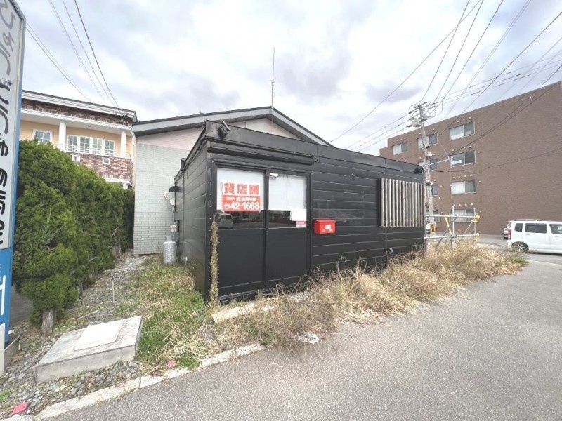 富岡町3丁目15番事務所付倉庫