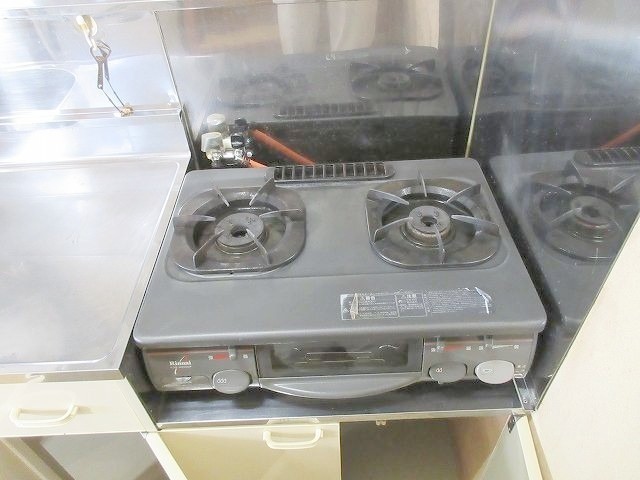 厨房内の2口（グリル付き）ガスコンロ
