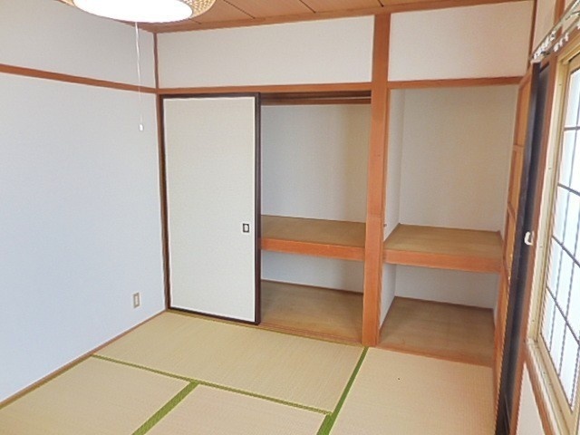 和室の収納内部