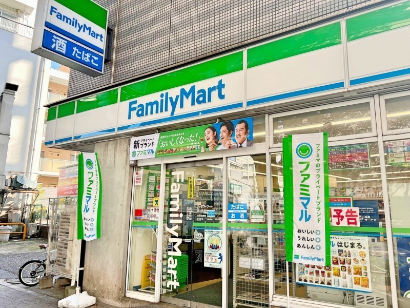 ファミリーマート本町店