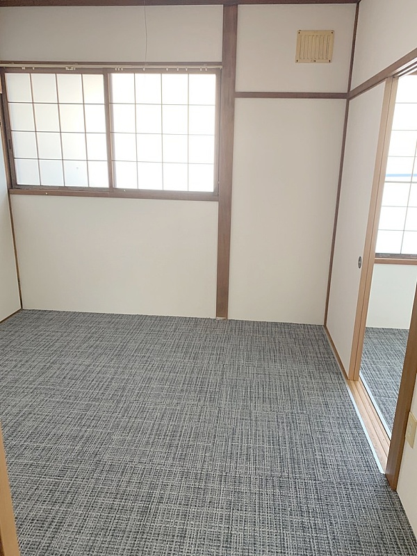 5.25帖和室　カーペットタイルを引き詰めて洋風仕様にしました。