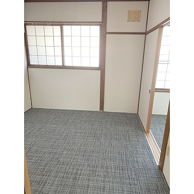 5.25帖和室　カーペットタイルを引き詰めて洋風仕様にしました。