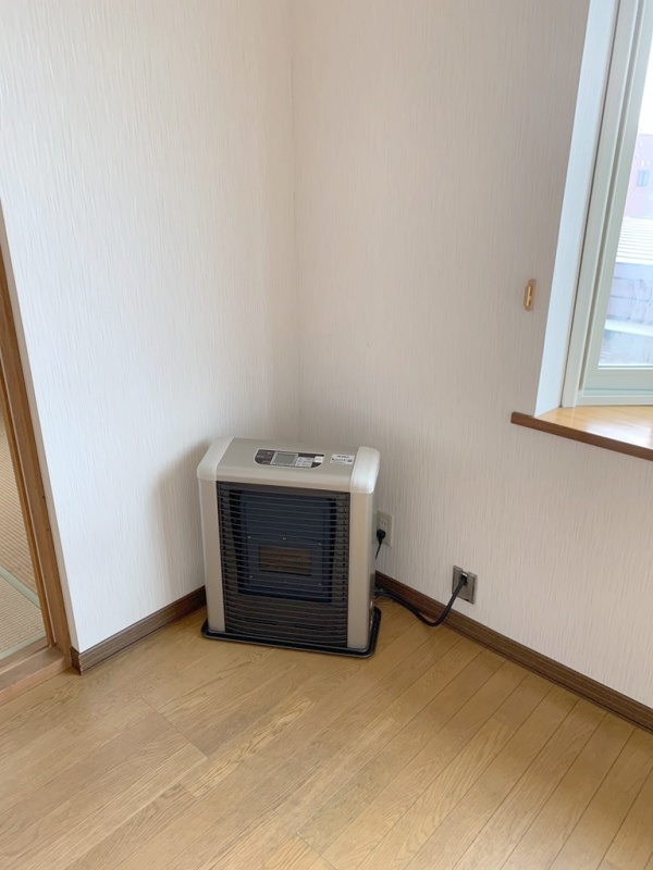 居間設置FF式灯油ストーブ