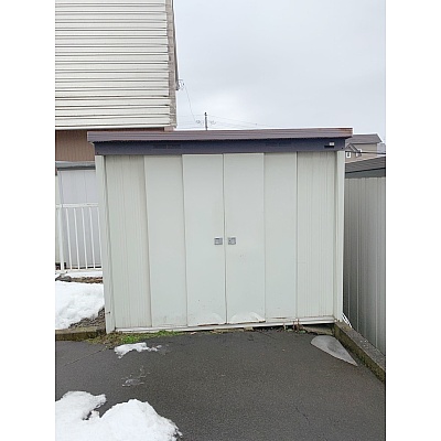 大型のスチール製物置