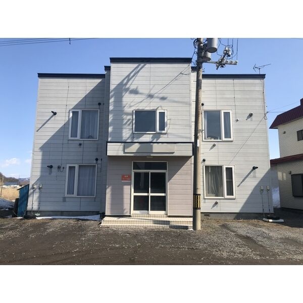 建物正面の外観