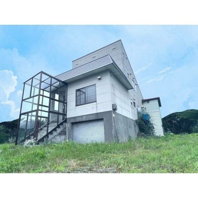青空に映える戸建て外観