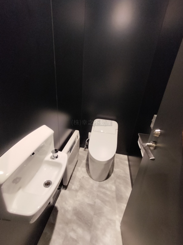1F共用部トイレ