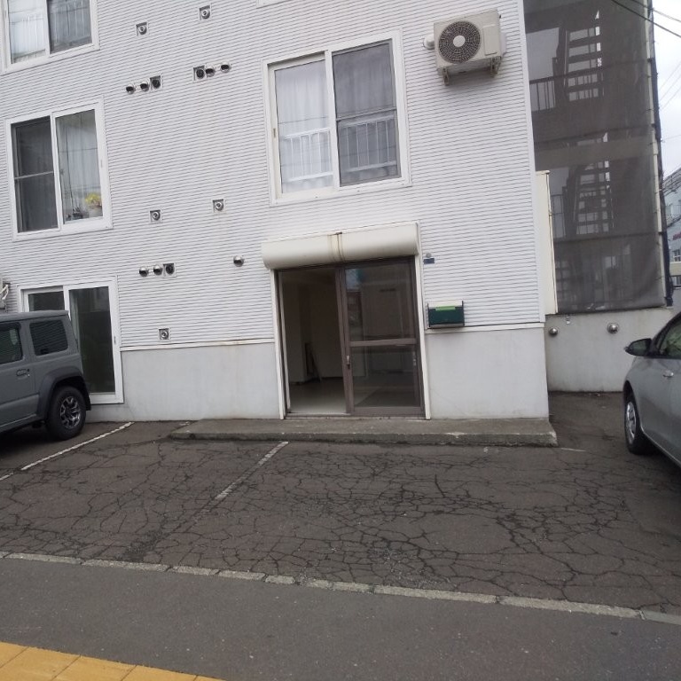 FCファーネスト栄町【1階:路面店】