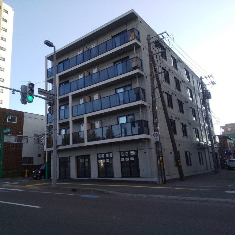 Alivis月寒中央【1階:路面店】