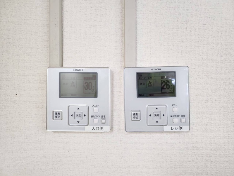 エアコンは2機あり、その他換気設備あり。