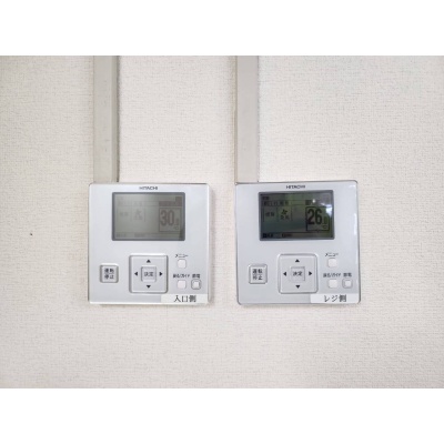 エアコンは2機あり、その他換気設備あり。