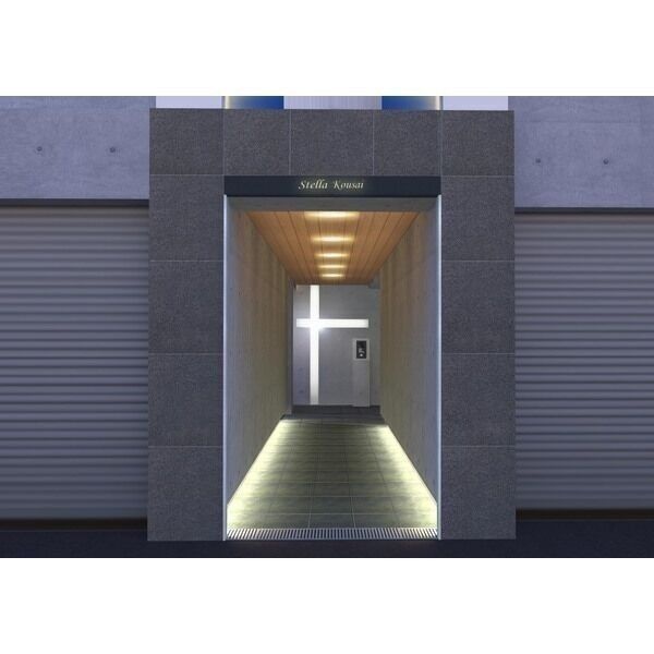 奥行きあるホテルライクな建物入口