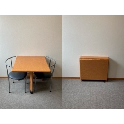 折りたたみ式テーブルはコンパクトに収まります。（２階）