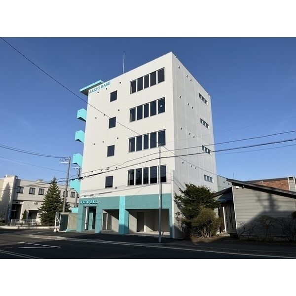 建物外観・側面を含む全景