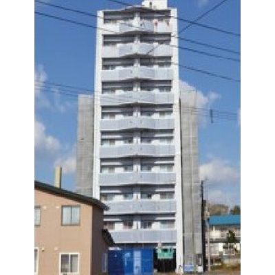 青空に映える建物外観