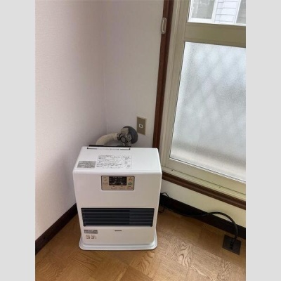 室内に設置された暖房機