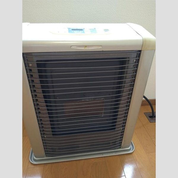 居間に設置された暖房機