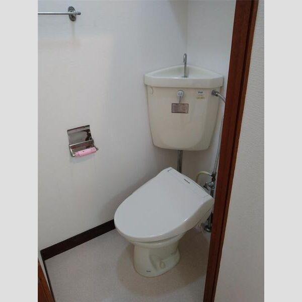 浴室と分かれたトイレスペース