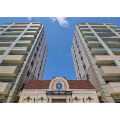 建物外観・エントランス正面（別角度）