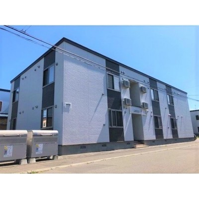 シャープなデザインが印象的な洗練の住まい