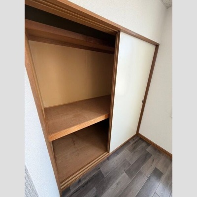 押入