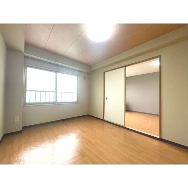 引戸でつながる洋室