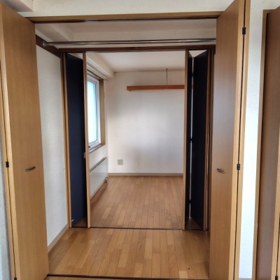 窓側はどちらの部屋からも出し入れできます