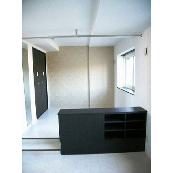 205号室室内カウンター収納