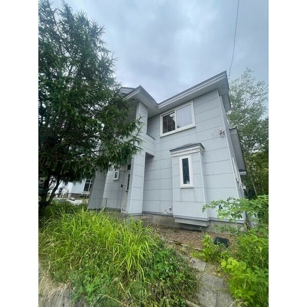 専用庭のある木造2階建て。新光の4LDK戸建てです。