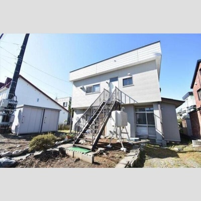 駐車場1台無料の建物外観