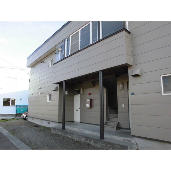 稲穂駅徒歩４分、木造２階建ての外観
