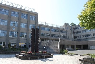 札幌市立稲穂中学校まで720m