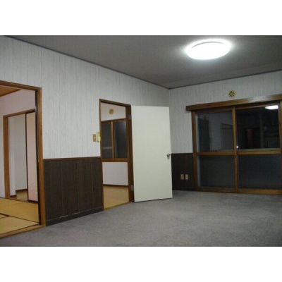 居間・バルコニー側