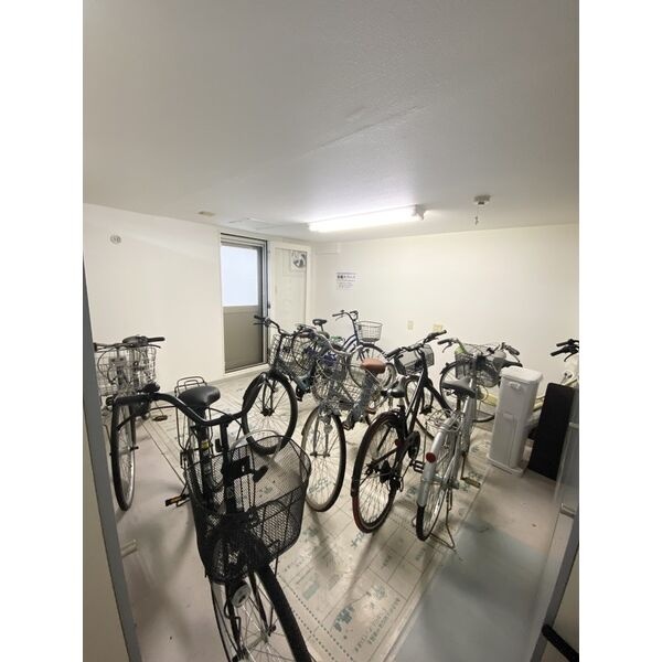 共用の屋内駐輪場