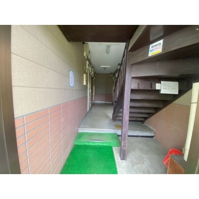 建物入口からの共用通路