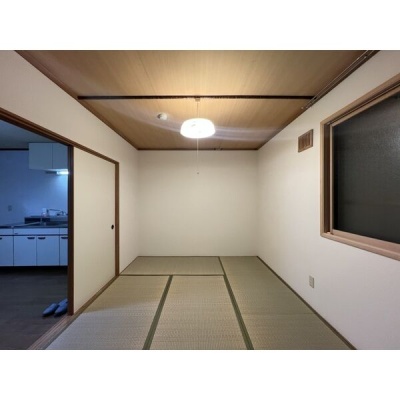 畳敷きの和室