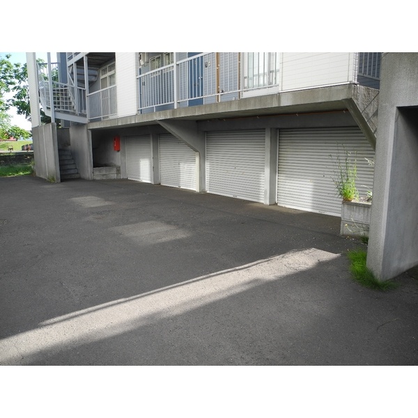 シャッター付き個別車庫