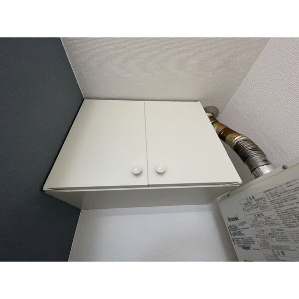 室内の吊戸棚