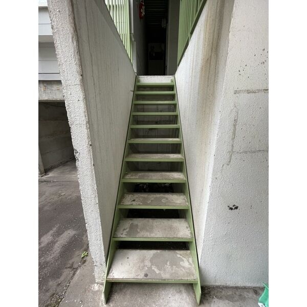 建物の共用階段