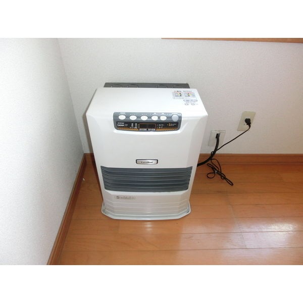 室内に設置された灯油暖房です