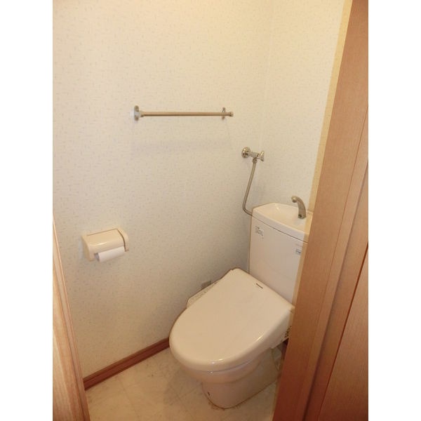 浴室と独立したトイレです