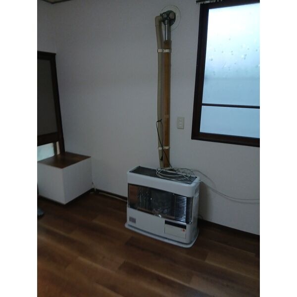 灯油ストーブを備えています。