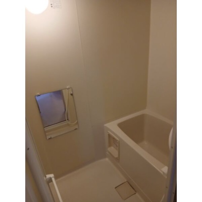 浴室はトイレと別になっています。