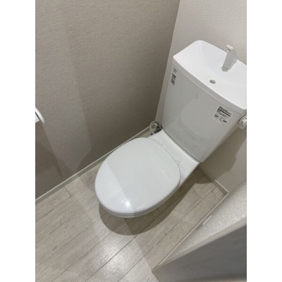 浴室と分かれた洋式トイレ