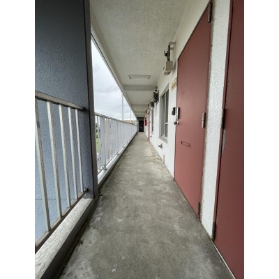屋外の共用廊下