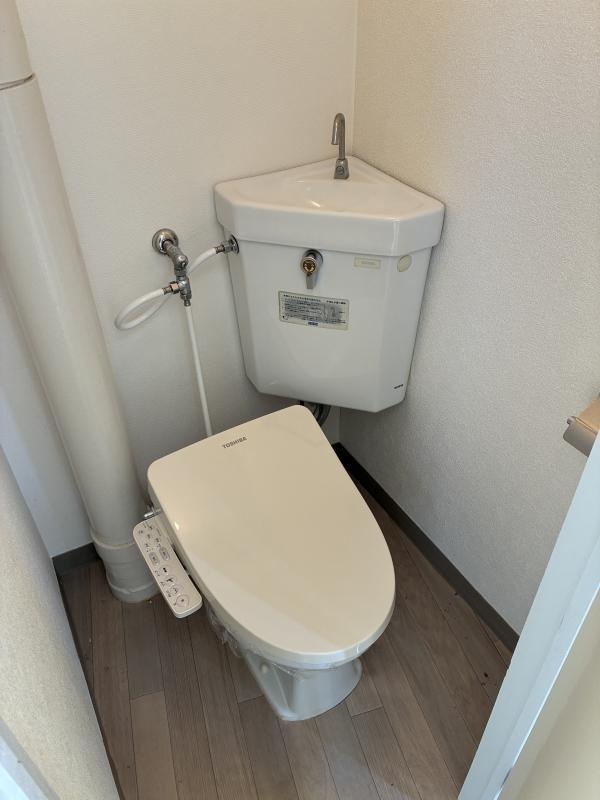 温水洗浄便座付きトイレ