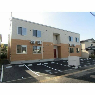 ツートンカラーの建物外観