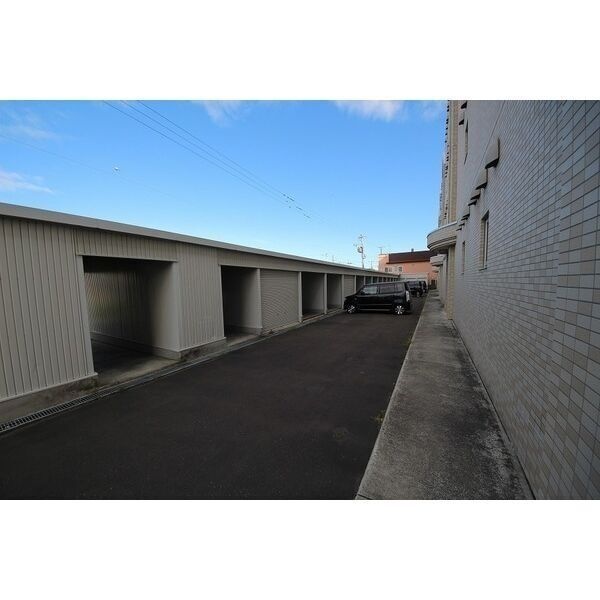 建物脇の共用通路