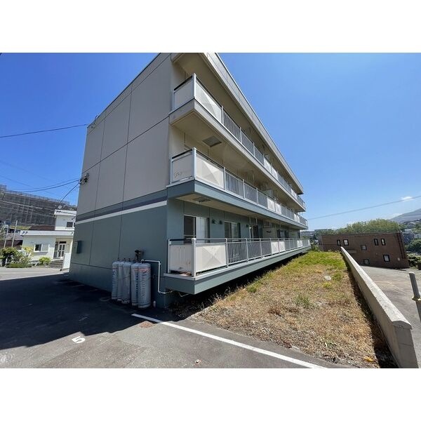 バルコニー側から見た建物外観