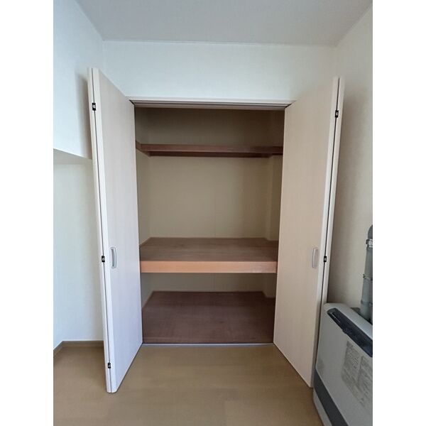 衣類や荷物をしまえる収納